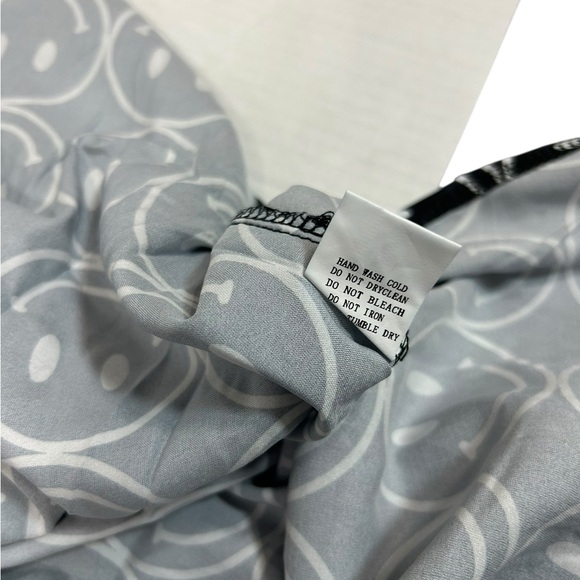 Dressed in Lala Satin Playsuit Set Black & White
Smiley Face Print size medium - Picture 16 of 16